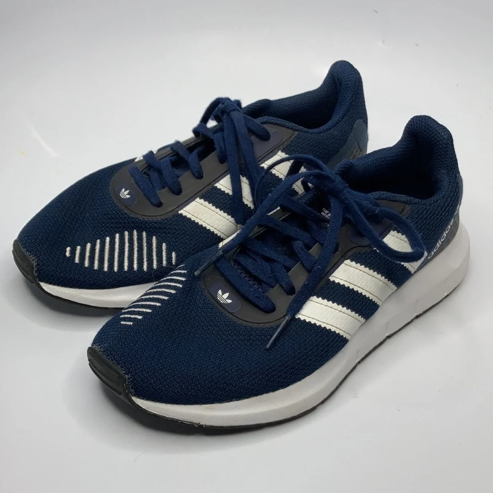Adidas Originals swift run RF sneakers size 6‎